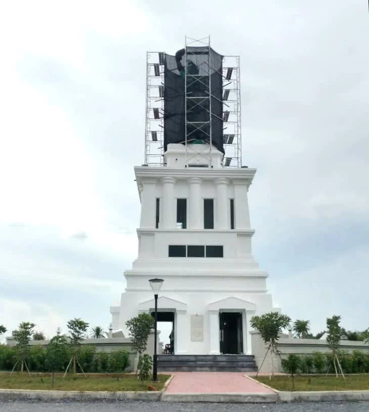 Chủ công trình 'nữ thần khai phóng': Vừa thoát án phá sản, cổ phiếu về 2.300 đồng rồi... bất động