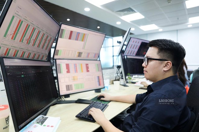 Khối ngoại bán ròng hơn 2.700 tỉ đồng sau khi nâng hạng