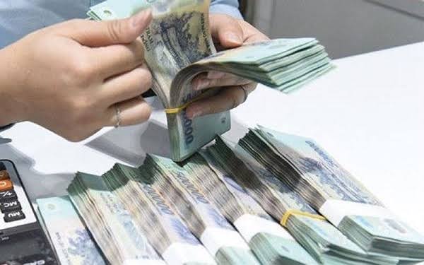 Tiền gửi tiết kiệm chỉ chiếm dưới 60% tổng vốn huy động: Ngân hàng đua phát hành trái phiếu với giá đắt đỏ