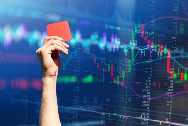 HNX đình chỉ giao dịch loạt cổ phiếu UPCoM, nổi bật Lộc Trời và Rạng Đông Holding