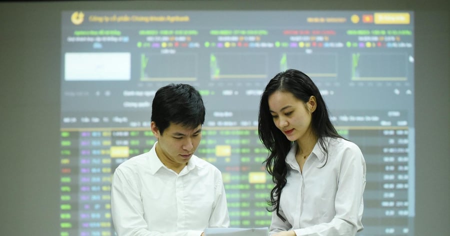 Giao dịch chứng khoán sáng 16/4: Thị trường tiếp tục "xanh vỏ đỏ lòng"