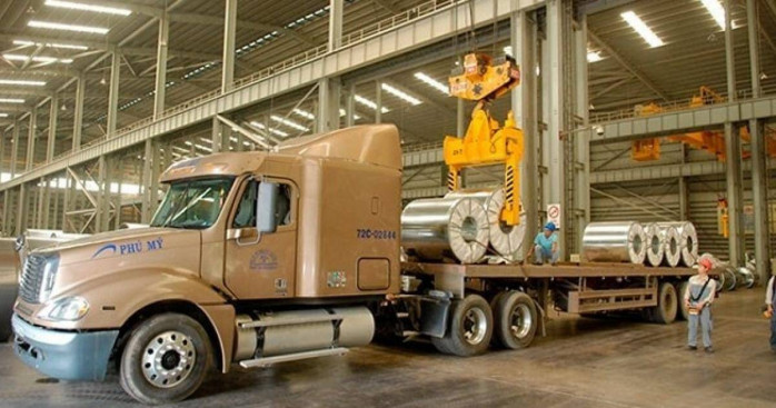 Doanh nghiệp thép đầu tiên báo lãi chưa tới 300 triệu, tiêu thụ lao dốc hơn 40%