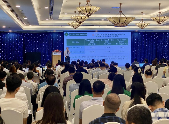 [Live] ĐHĐCĐ HAGL: Bầu Đức tặng cổ đông chuối, xúc xích khi tham dự, ước lợi nhuận quý I khoảng 1.280 tỷ đồng