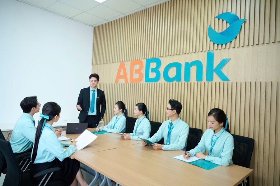 ABBank "đặt cược" vào nhân sự
