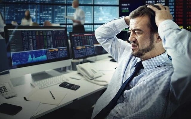 Khối ngoại tiếp đà bán ròng gần 500 tỷ đồng trong phiên VN-Index quay đầu giảm điểm