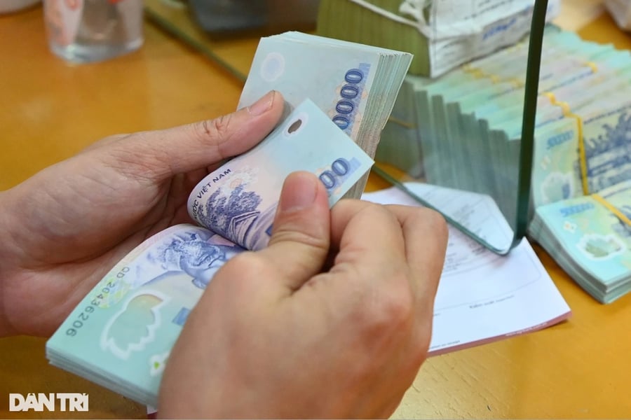 Thanh khoản dồi dào, ngân hàng ồ ạt mua trái phiếu Chính phủ