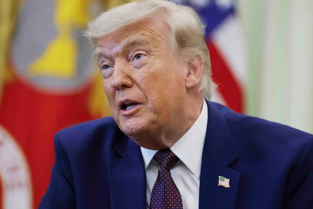 Chứng khoán Mỹ đỏ lửa, vàng lao dốc, dầu tăng sau khi ông Trump nói Iran “phải trả giá”