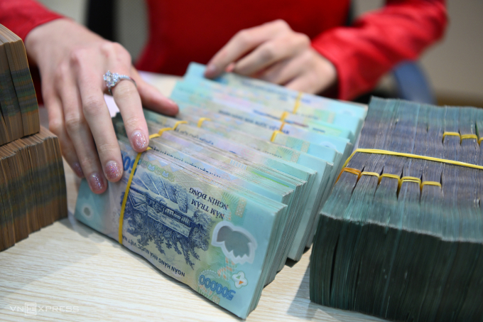 Tiền mặt dần lên ngôi