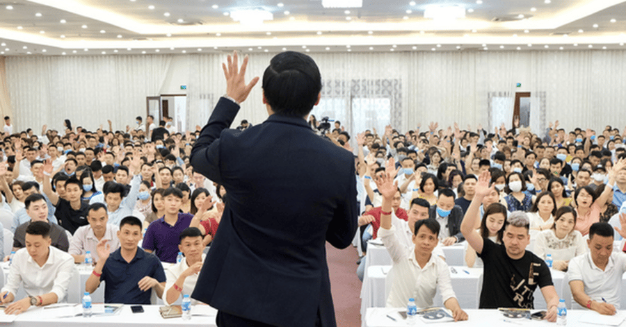 Hé lộ thu nhập của nhân viên công ty chuyên bán khóa học làm giàu