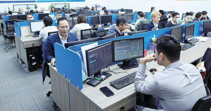 Sóng đầu tư công kích thích cổ phiếu ngành nào?