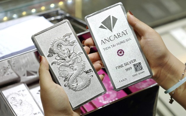 Giá bạc hôm nay (28/4): Tiếp tục giảm trong trạng thái thận trọng trước áp lực Fed và USD