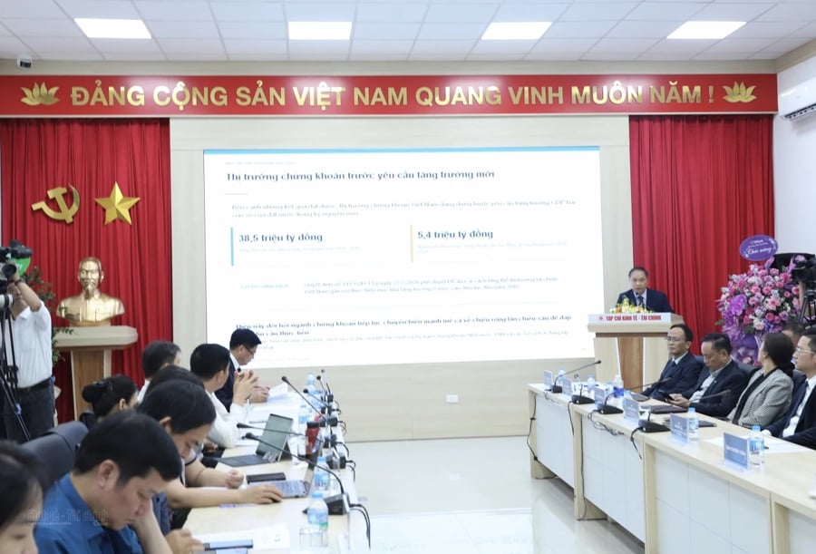 Thị trường chứng khoán hướng tới vai trò chủ đạo trong huy động vốn trung và dài hạn