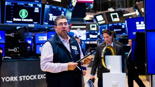 S&P 500 mất điểm dù giá dầu giảm mạnh