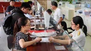 Cổ phiếu Vingroup và dầu khí ‘hợp sức’ kéo VN Index