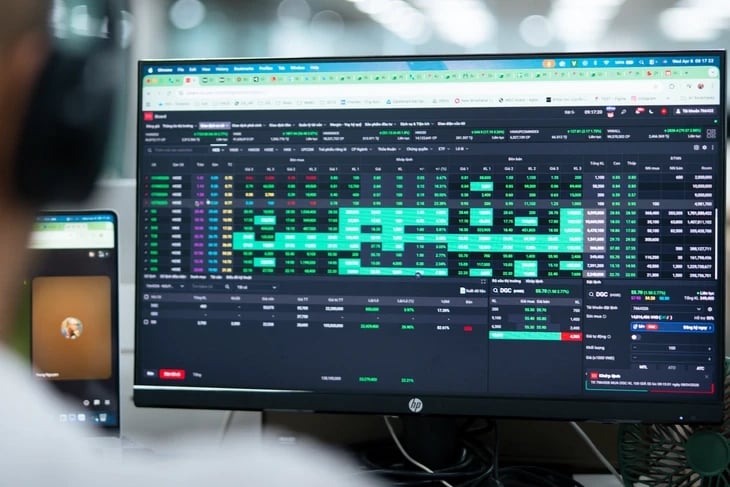 Tỉ phú Phạm Nhật Vượng vọt lên thứ hạng 76 trong danh sách người giàu nhất hành tinh