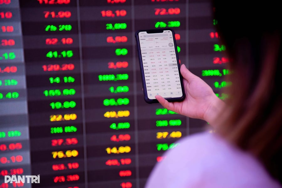 VN-Index hướng tới mốc 2.000 điểm, "Sell in May" còn linh nghiệm?