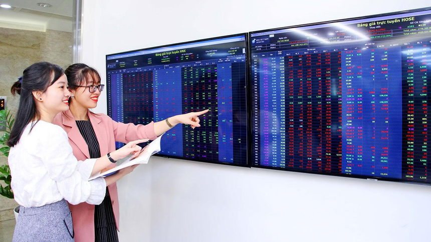 Giao dịch chứng khoán sáng 12/5: Dòng tiền hướng tới cổ phiếu bất động sản