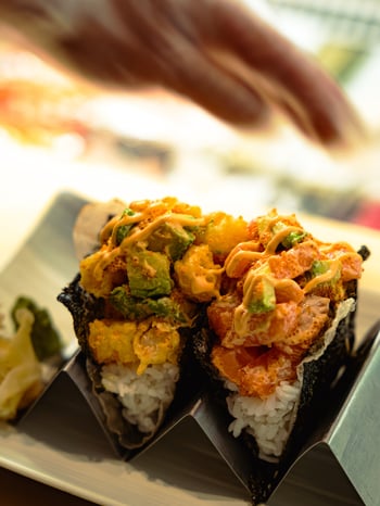 A touch of Japanese artistry, reimagined in taco form! 🍣🌮

Only available at Sushi Inn!! 
•
•
•
•
#sushiinn #japanese #torontoeats #tastetoronto #sushitaco #torontofoodie