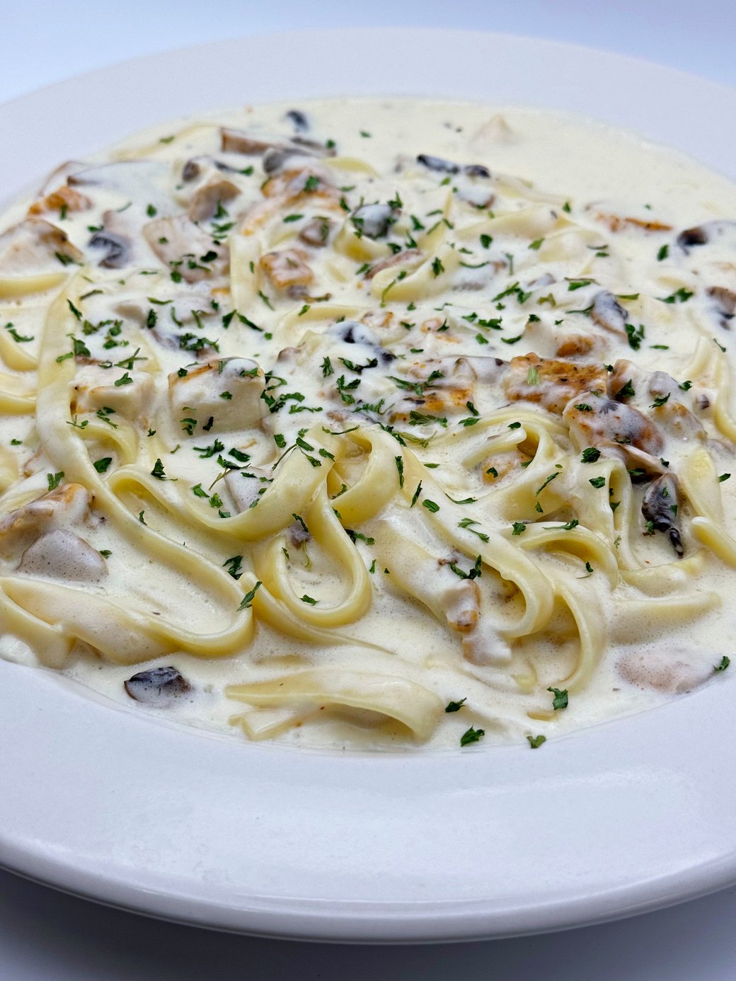 Fettuccine Alfredo with Chicken Tray