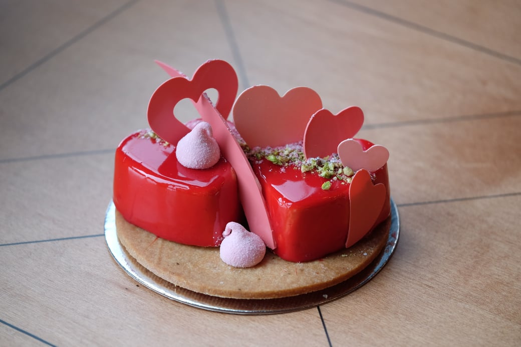 MINI VALENTINE'S DAY CAKE 
