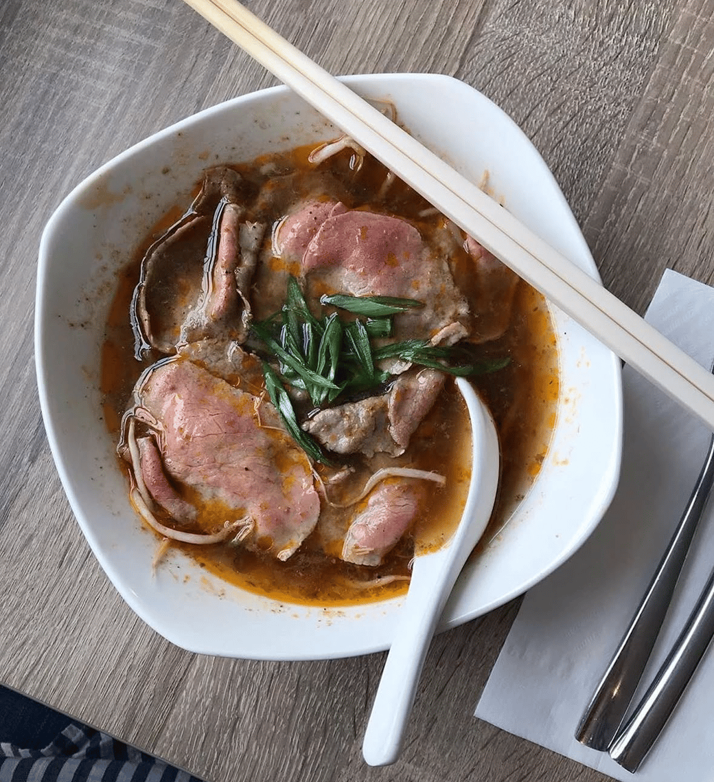 (L6)  Beef Pho (Vietnamese Rice Noodle Soup)