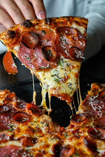 Cup and char pepperoni. Hot capicola. Genoa salami. Calabrian chili. The Hot Sicilian is the pizza at BellaBrava for anyone who has ever felt that a Margherita was a starting point, not a destination. Stone-fired on a 24-hour fermented crust.

📸 Hot Sicilian Pizza 

#bellabrava #stpete #hotsicilian #stonefiredpizza #italianfood