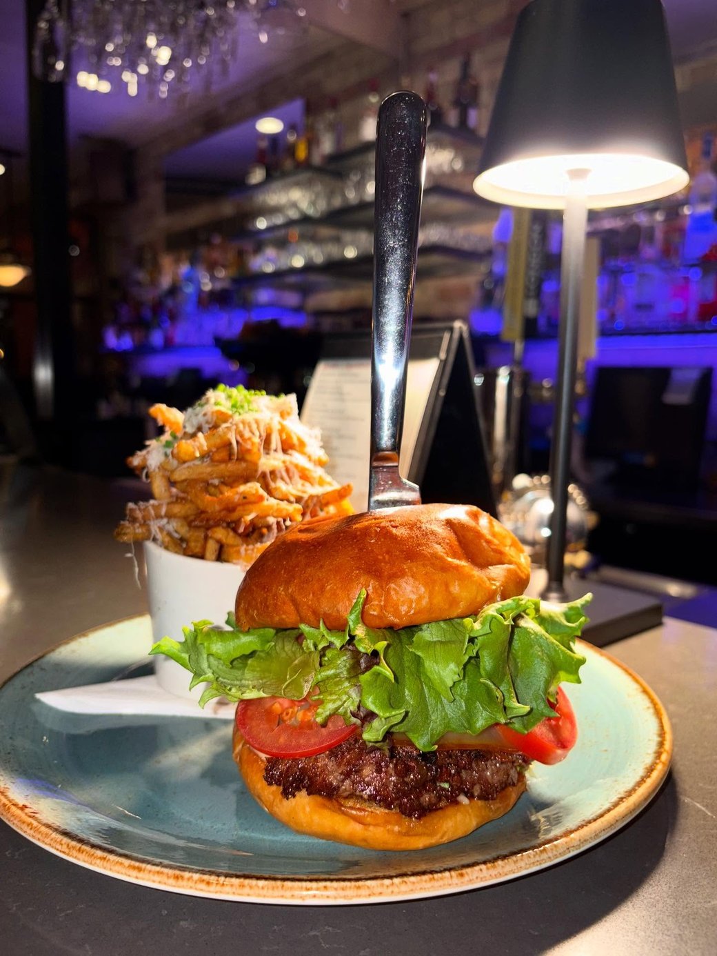Garlic's Classic Burger (Substitute soup or salad $5)