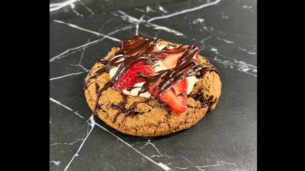 ''Heart Throb'' Chocolate Strawberry Cheesecake Cookie 
