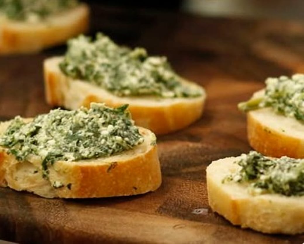 Artichoke Spinach Dip & Crostini 2.5 lbs. Serves 8-12