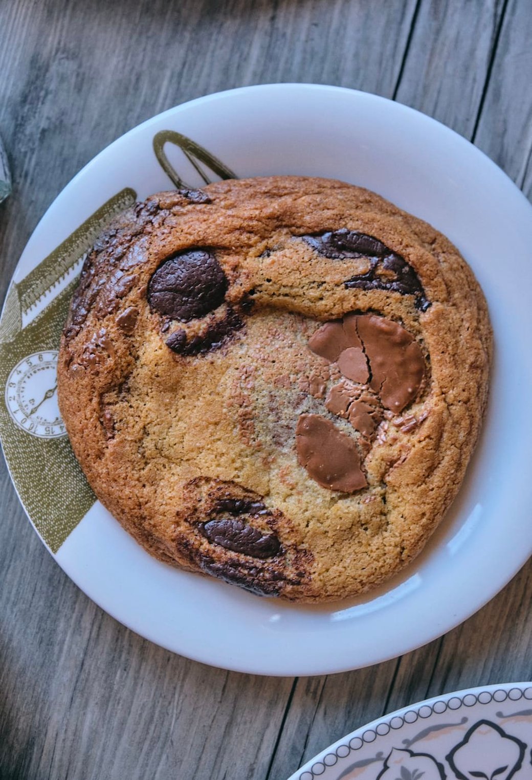 CHOCOLATE CHIP COOKIE