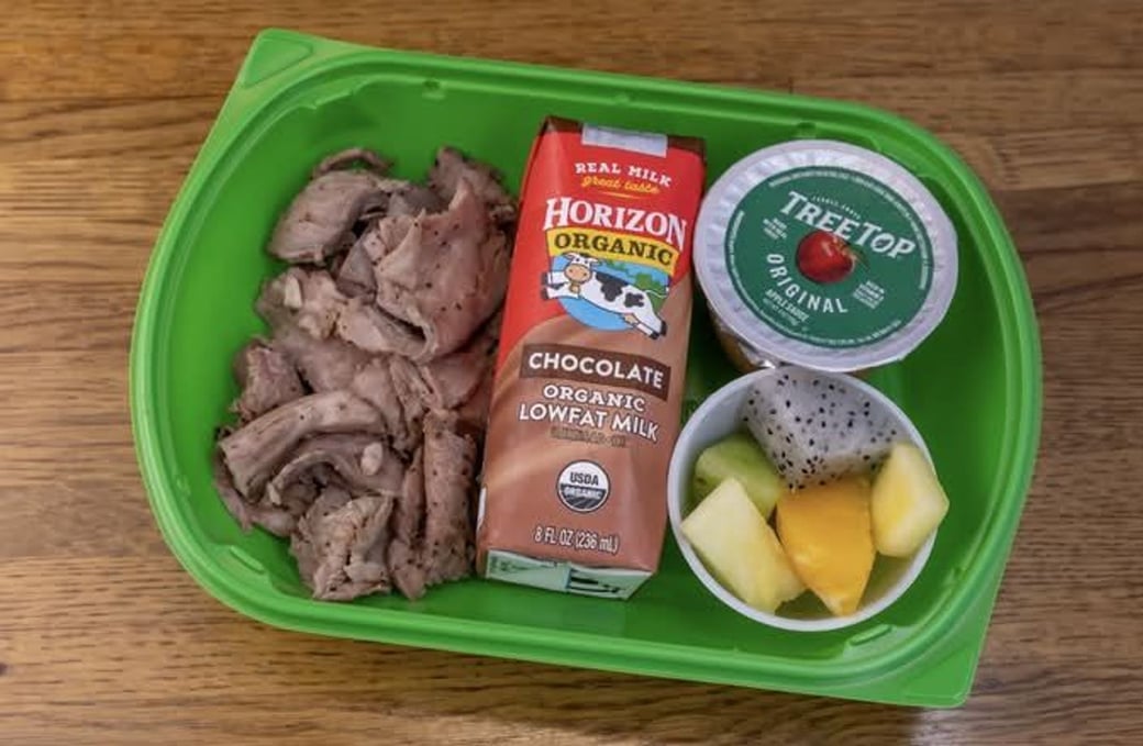 plate w/ tri tip and fruit