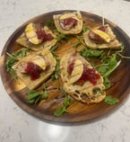 Tonight’s appetizer special: Pork tenderloin honey butter crostinis topped with cherry bourbon jam and fresh peaches, drizzled with balsamic and olive oil, all served on a bed of arugula. A perfect start to your evening at Prime Cuts Italian Steakhouse.

#primecutsitaliansteakhouse #ItalianFlavors #fallvibes #fallflavors #FoodieFavorites