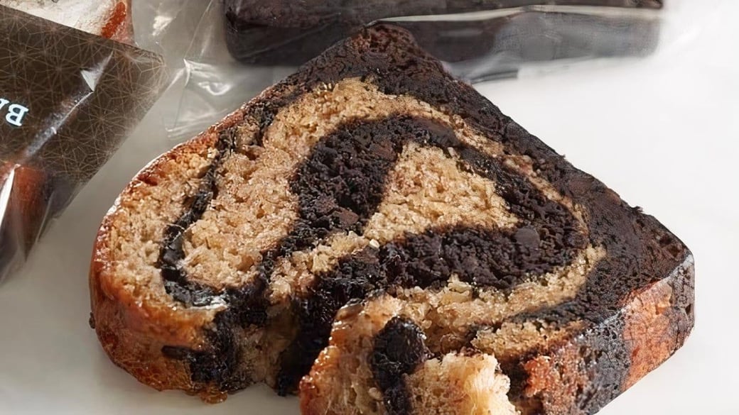 chocolate banana swirled loaf cake