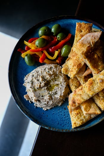 Toast to the weekend with one of our signature cocktails and your favorite Italian bites.

📸: White Bean Hummus