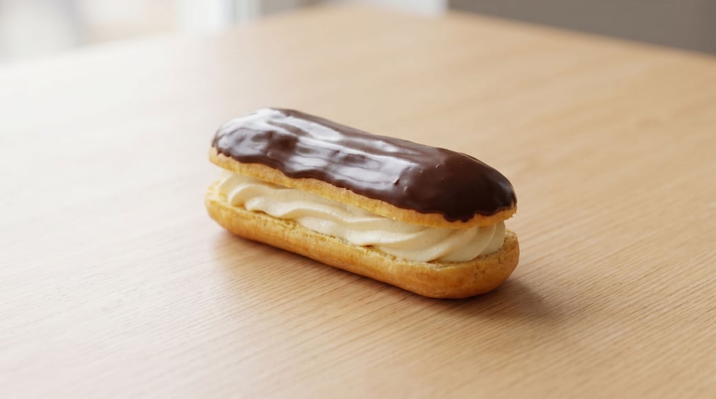 Custard eclairs