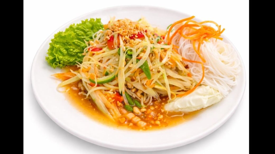 Som Tum Thai (Papaya Salad with Dried Shrimp)
