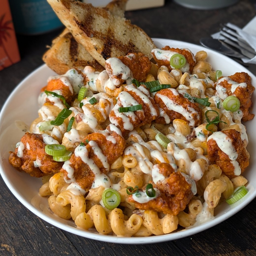 buffalo chicken mac & cheese