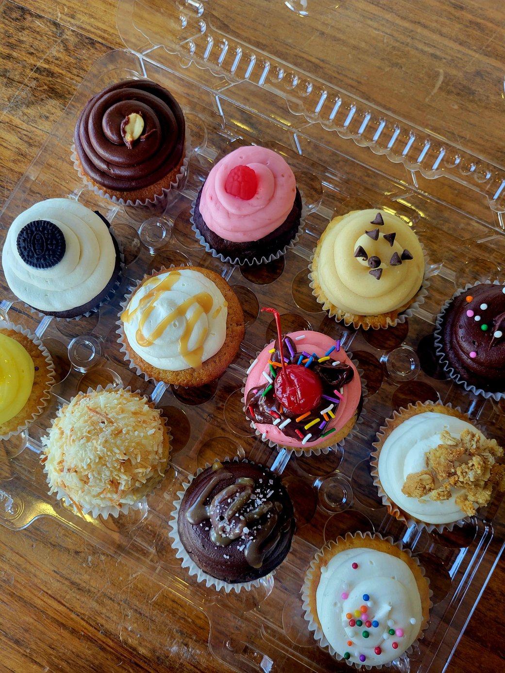 1/2 dozen regular size cupcakes