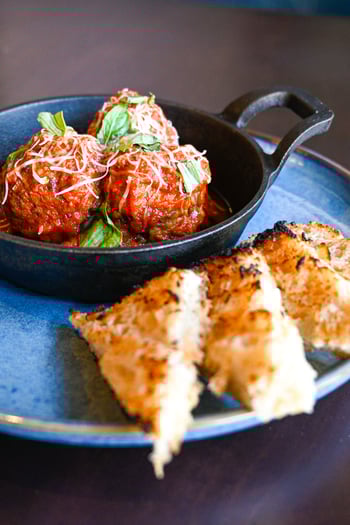 When the food tastes this good, even making dinner choices on a Monday becomes very easy. 

📸: Trattoria Meatballs