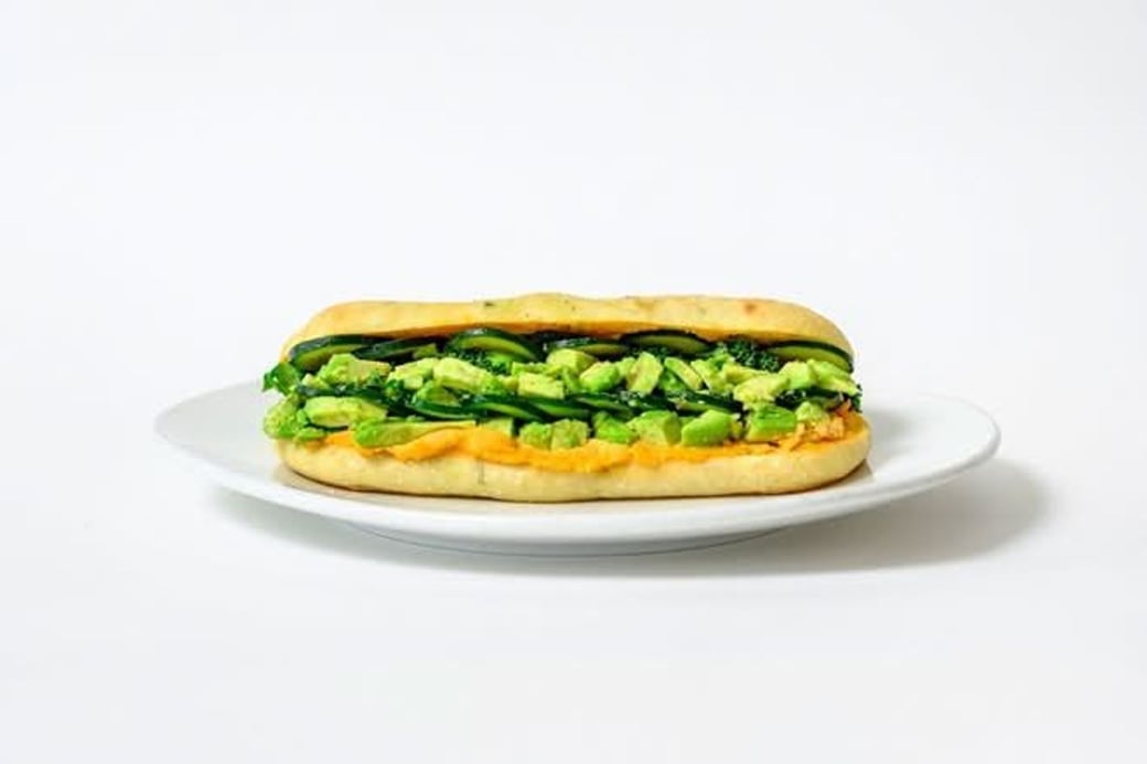 hummus veggie sando (v)