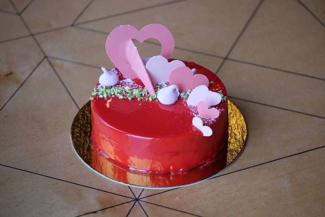 VALENTINE'S DAY CAKE