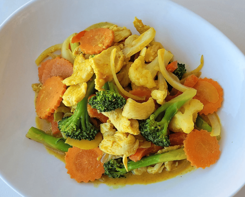 (CH3)  Chicken with Yellow Curry