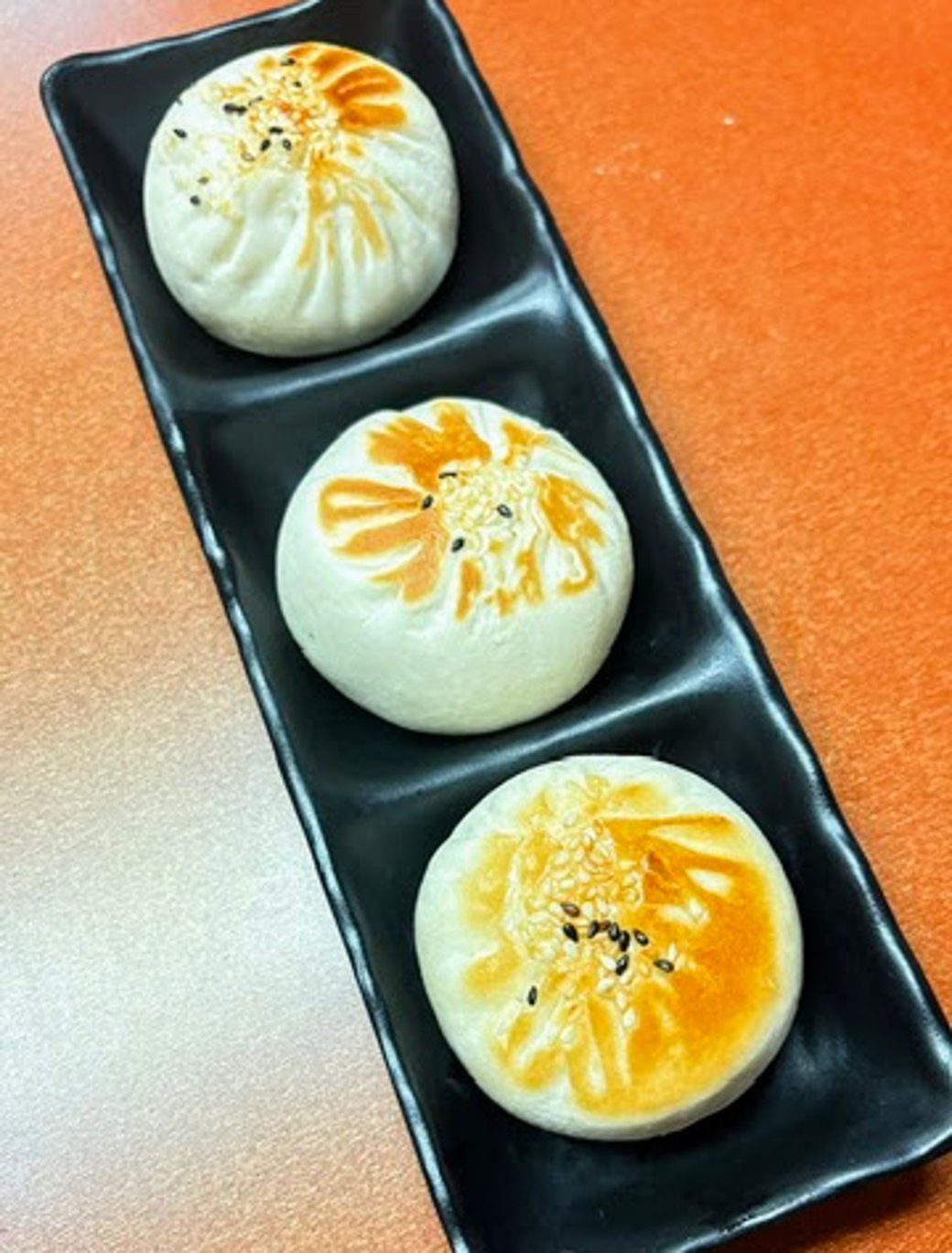 Pan-Fried Meat Bun 鮮肉生煎包