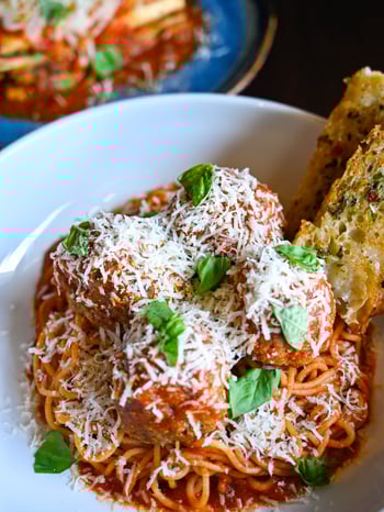 Midtown’s newest reason to linger over a second glass. BellaBrava Tampa, where the Espresso Martini is housemade and the pasta is worth every minute it took to fold.

📸: Spaghetti & Meatballs 

#bellabrava #tampamidtown #espressomartini #datenight #tamparestaurants