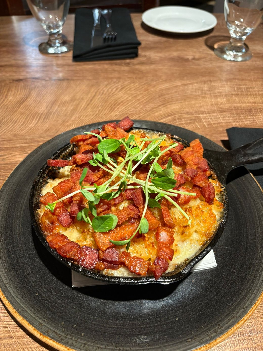 Truffle Mac and Cheese (add bacon 6)