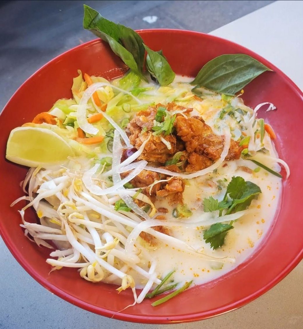 Tom Kha Gai Noodles Soup