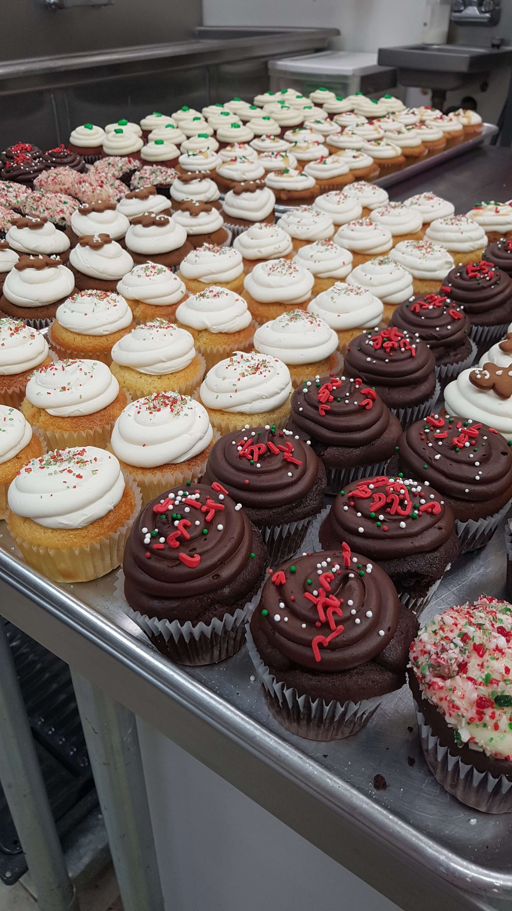 Holiday mini cupcakes