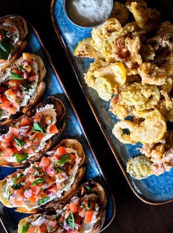 Some places you visit once. Some become part of how you spend a life in Tampa Bay. BellaBrava — St. Pete, Midtown, Bexley. The table is always ready.

📸: Calamari Fritti, Bruschetta 

#bellabrava #tampabay #italianfood #tamparestaurants #stpete #bexley