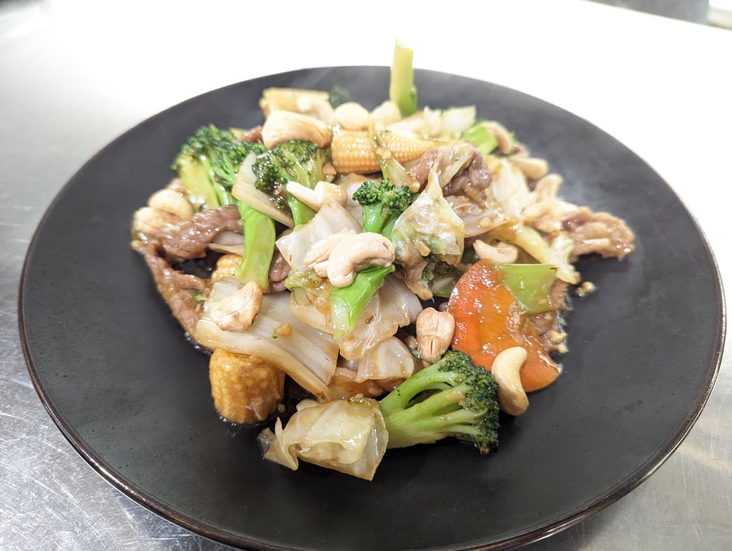 腰果牛肉炒什菜 / Cashew Beef with Assorted Vegetables