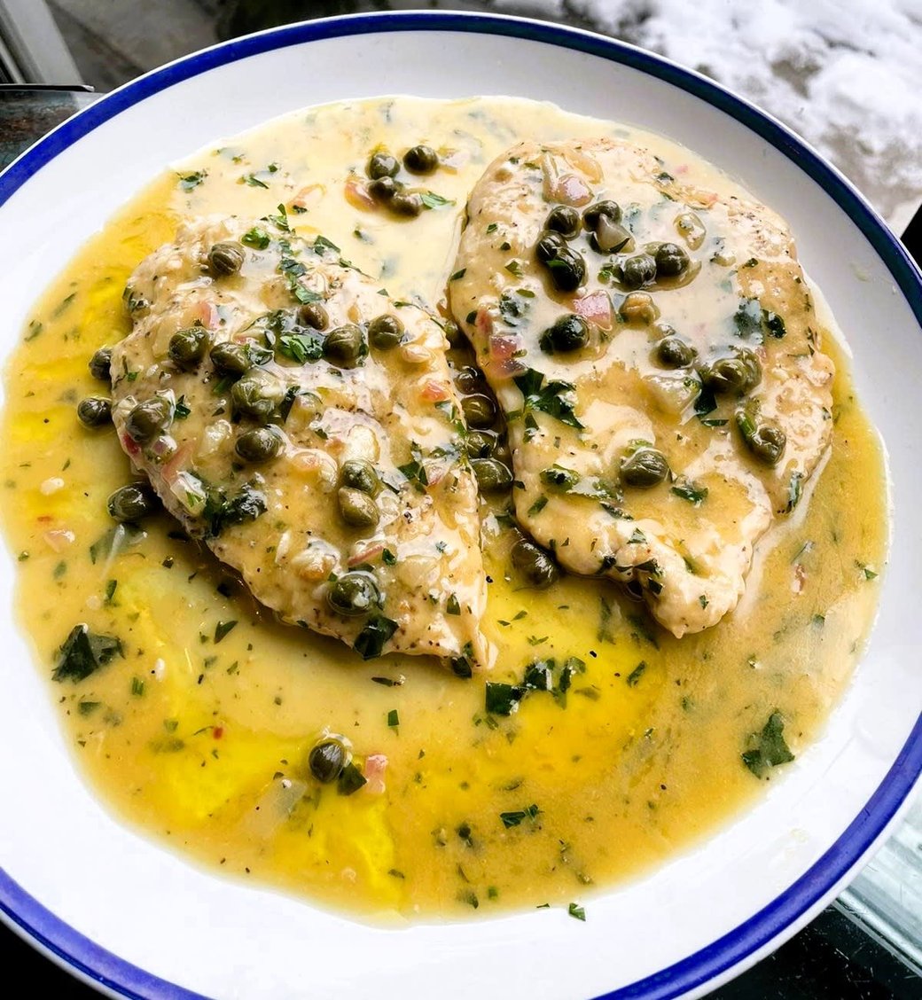 <p><strong>VEAL PICCATA</strong></p>
